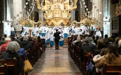 El coro de la Fundación Sa Nostra y los Blauets de Lluc dan la bienvenida a la Navidad con un concierto solidario en Palma