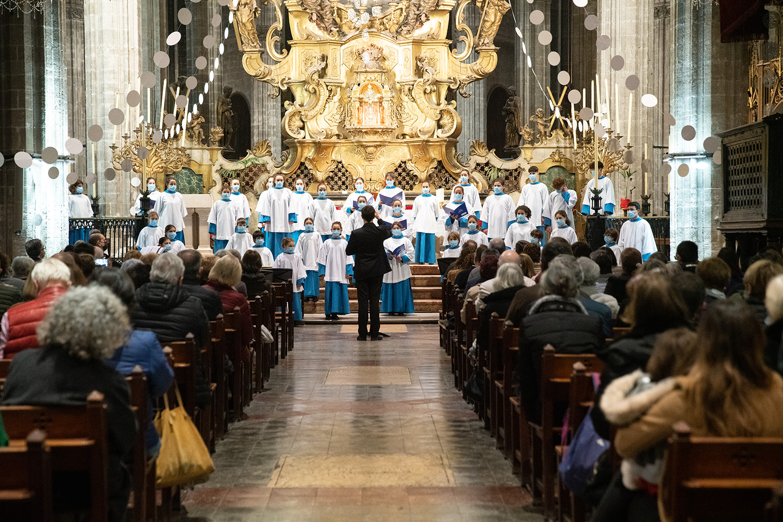 El coro de la Fundación Sa Nostra y los Blauets de Lluc dan la